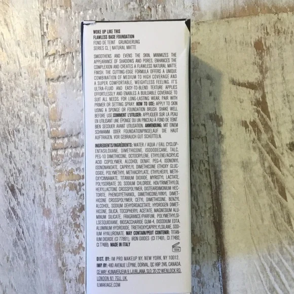 IL MAKIAGE Woke Up Like This Foundation in Black Packaging - Picture 5 of 7